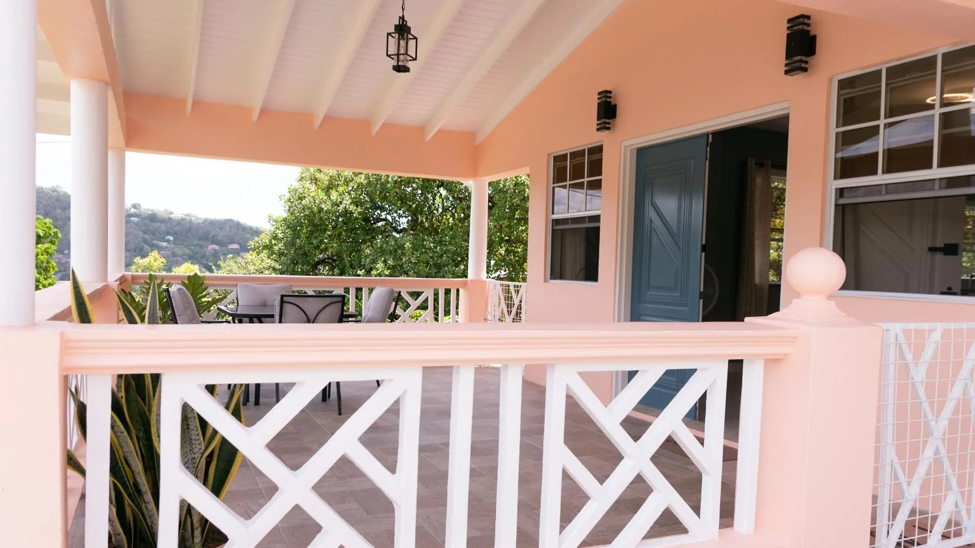 Bon Vivant Chateau Smart Apartment Castries